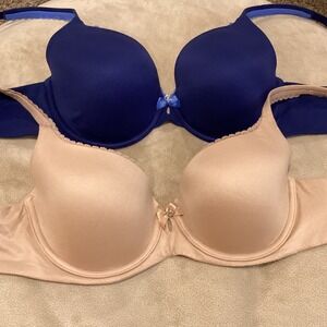 Victoria's Secret Body by Victoria Lot of 2 bras, both size 32DD